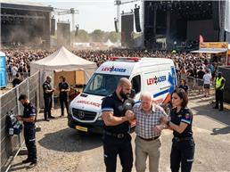 תמונה שצולמה להמחשת העבודות של אמבלונס לב אדיר תמונה של אמבלונס לב אדיר