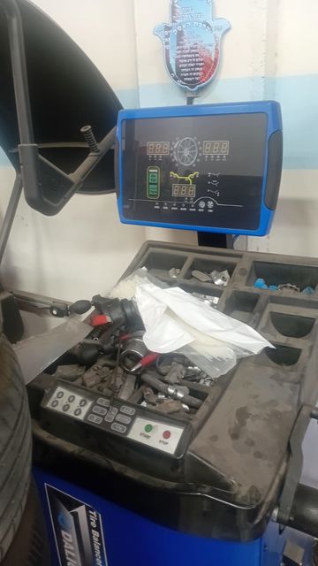 תמונה שצולמה להמחשת העבודות של צמיגי רונדו מישור אדומים תמונה של צמיגי רונדו מישור אדומים