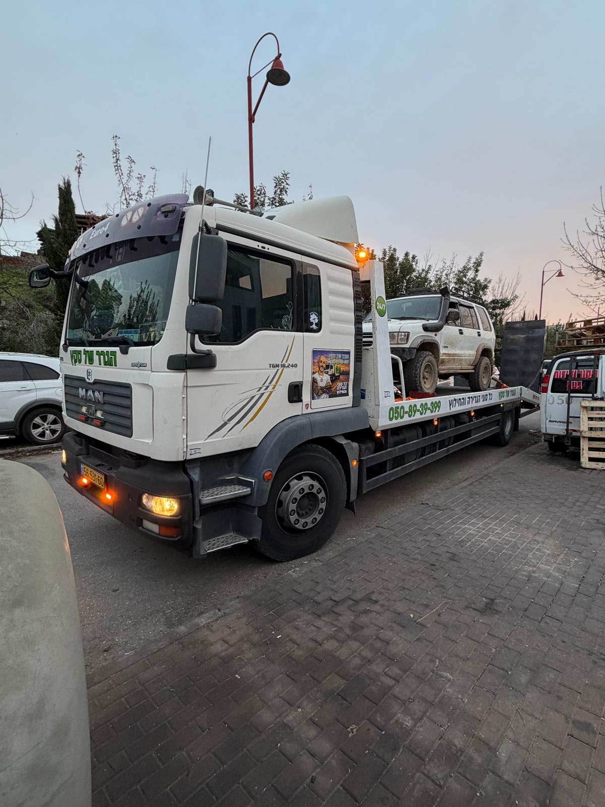 תמונה שצולמה להמחשת העבודות של הגרר של טקץ שירותי גרירה 24/7 תמונה של הגרר של טקץ שירותי גרירה 24/7