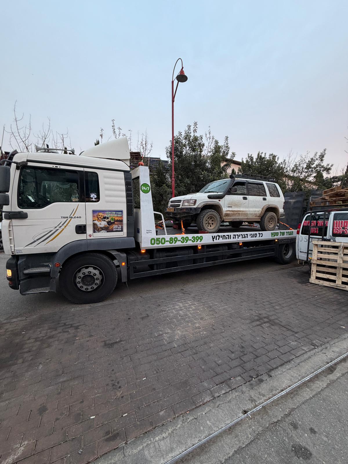 תמונה שצולמה להמחשת העבודות של הגרר של טקץ שירותי גרירה 24/7 תמונה של הגרר של טקץ שירותי גרירה 24/7