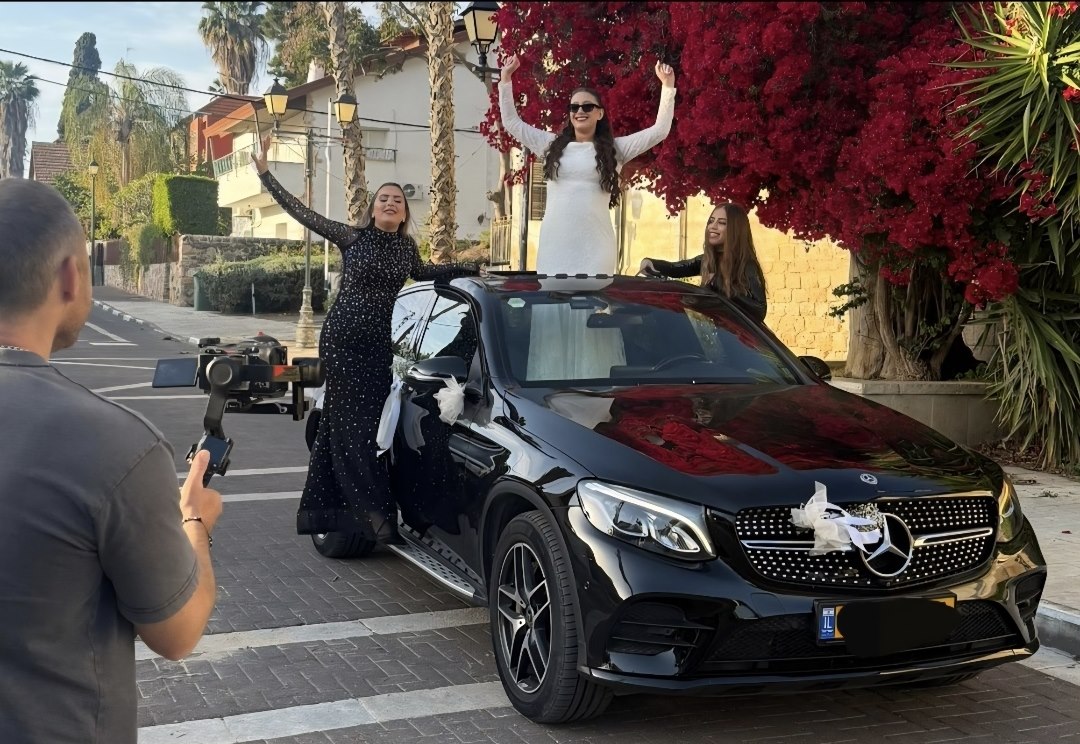 תמונה שצולמה להמחשת העבודות של M.S השכרת רכבי יוקרה תמונה של M.S השכרת רכבי יוקרה