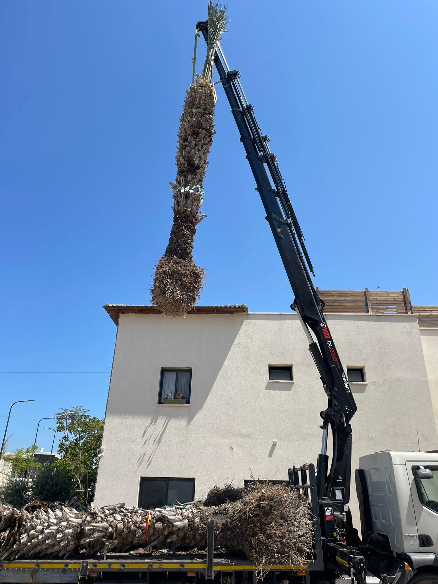 תמונה שצולמה להמחשת העבודות של רם הובלות מנוף זרוע תמונה של רם הובלות מנוף זרוע