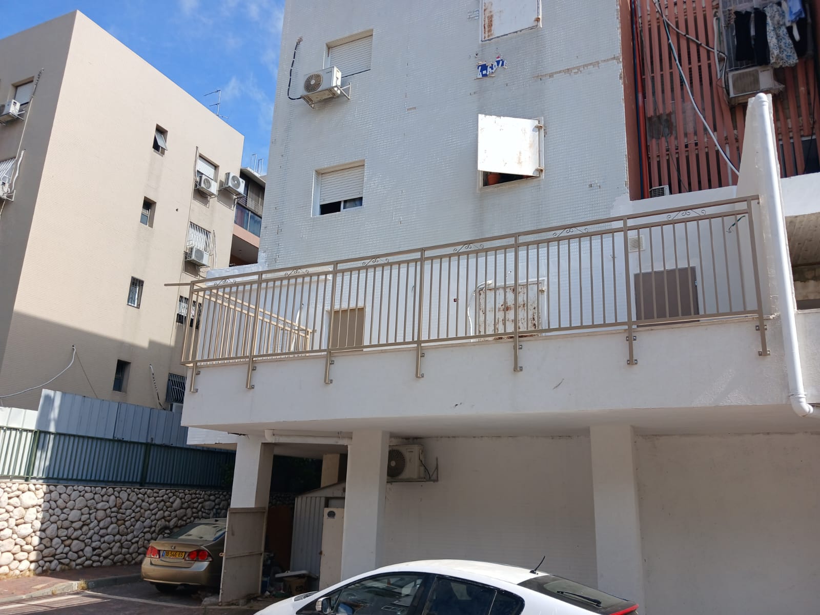 תמונה שצולמה להמחשת העבודות של אלוש המסגר תמונה של אלוש המסגר