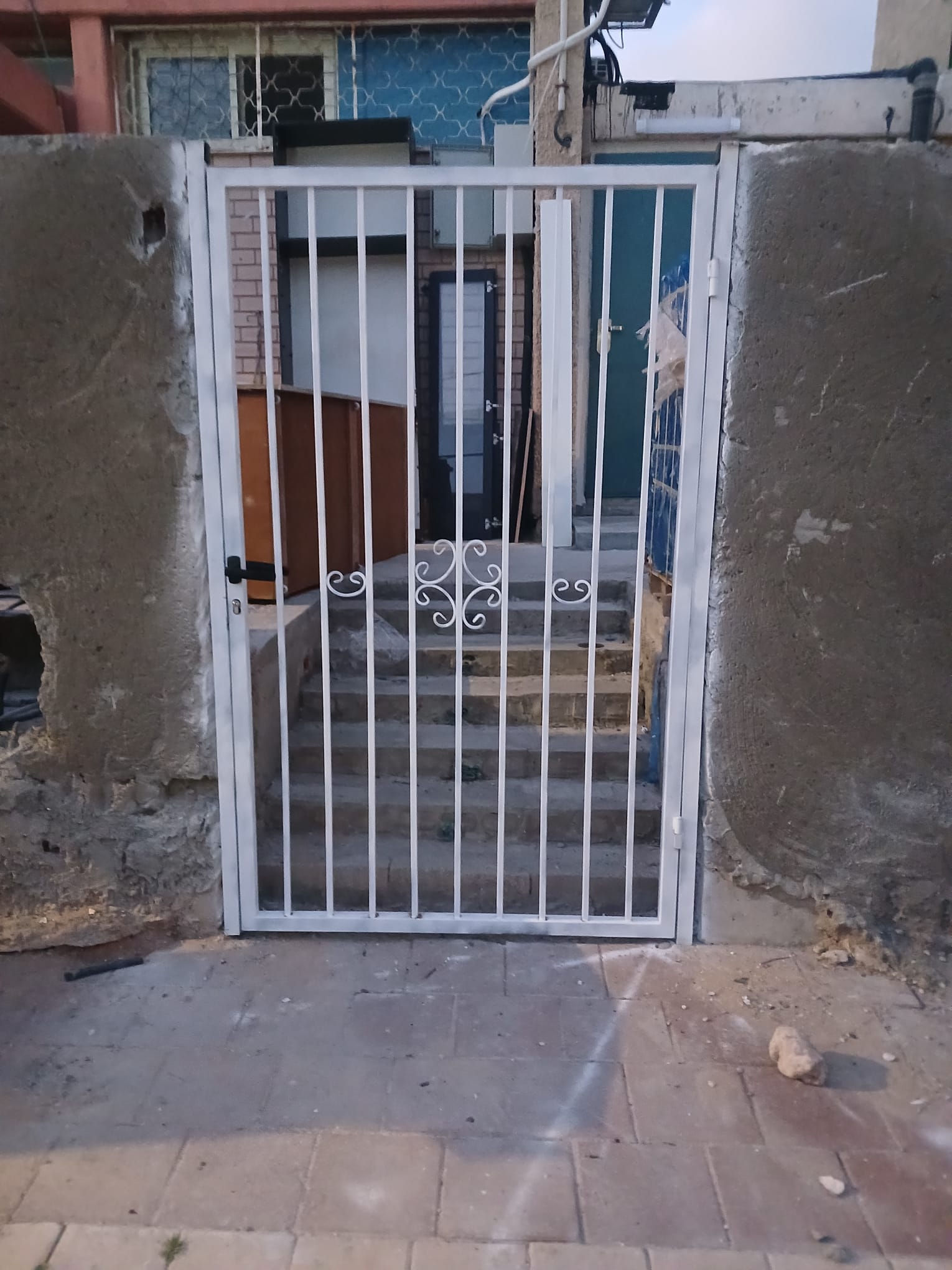 תמונה שצולמה להמחשת העבודות של אלוש המסגר תמונה של אלוש המסגר