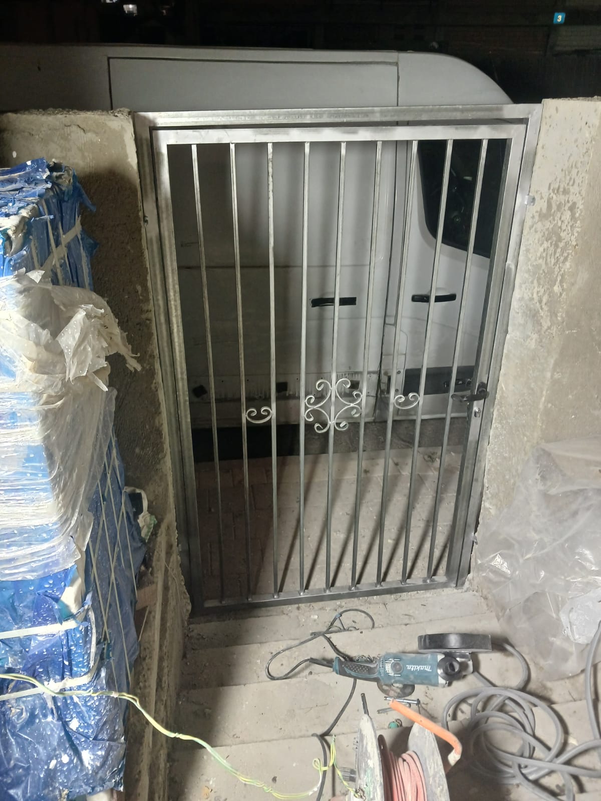 תמונה שצולמה להמחשת העבודות של אלוש המסגר תמונה של אלוש המסגר