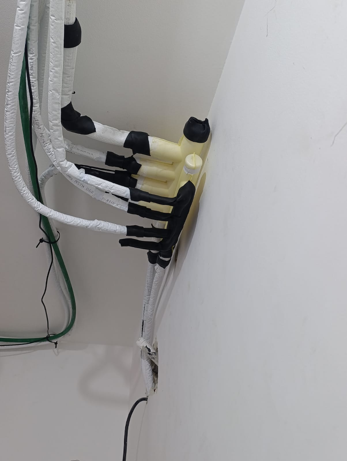 תמונה שצולמה להמחשת העבודות של יוסף קור תמונה של יוסף קור