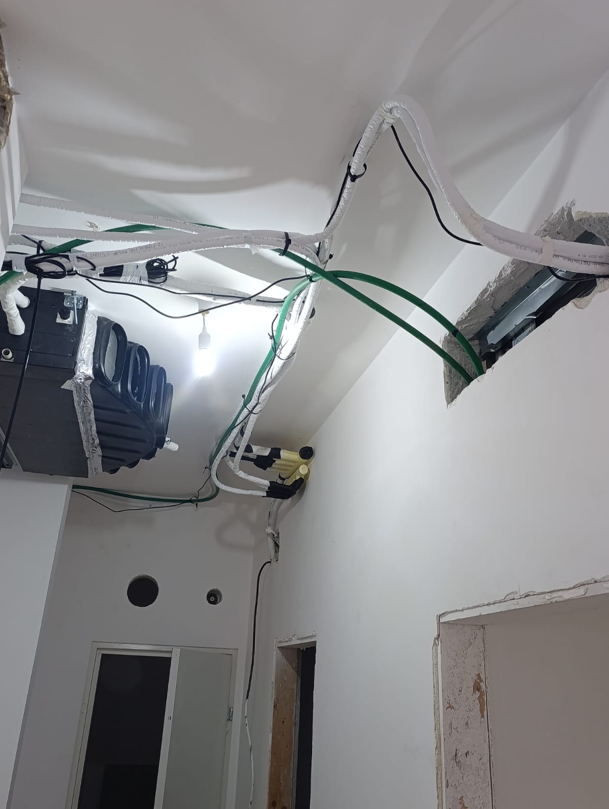תמונה שצולמה להמחשת העבודות של יוסף קור תמונה של יוסף קור