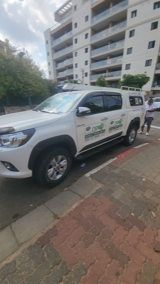 תמונה שצולמה להמחשת העבודות של שטרן שרותי גיזום וכריתת עצים תמונה של שטרן שרותי גיזום וכריתת עצים