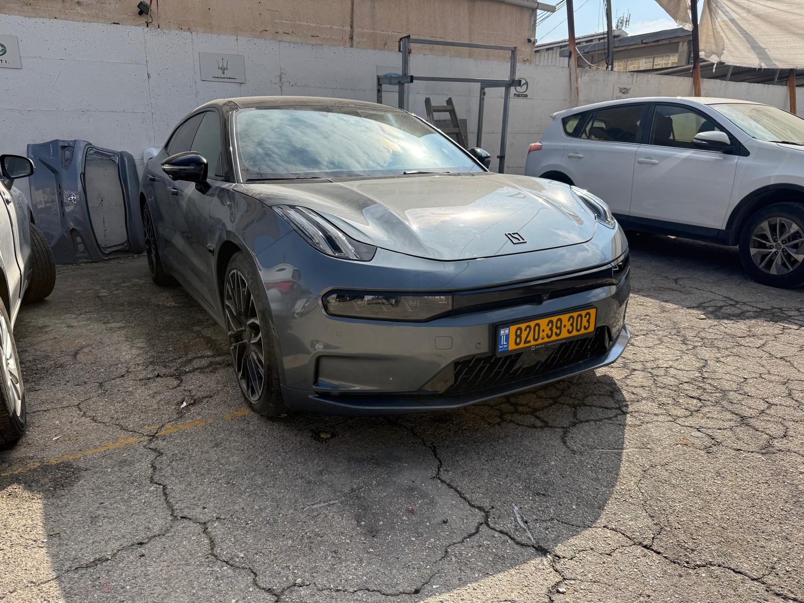 תמונה שצולמה להמחשת העבודות של אומנים בפחחות תמונה של אומנים בפחחות