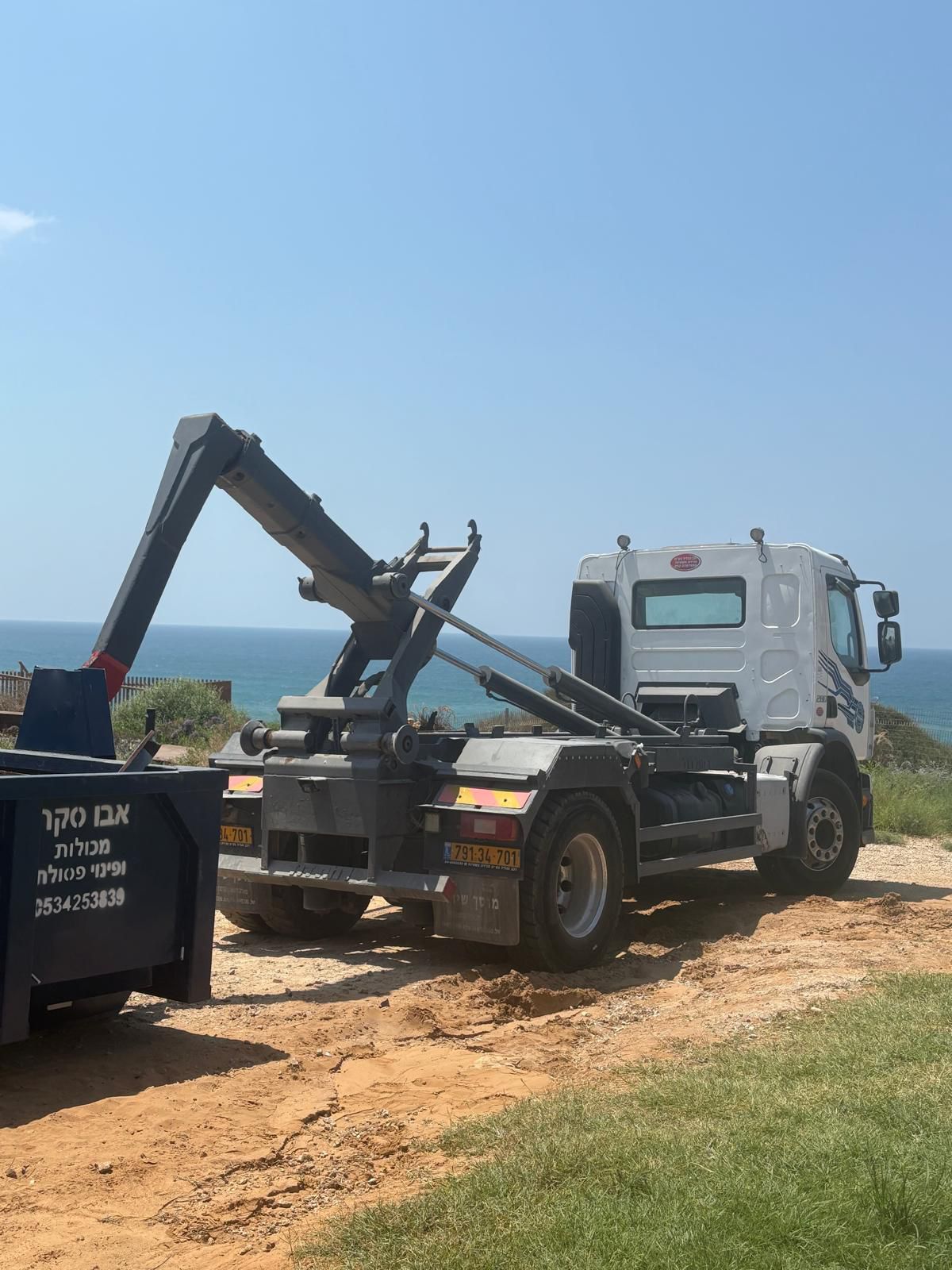 תמונה שצולמה להמחשת העבודות של אבו סקאר מכולות לפינוי פסולת תמונה של אבו סקאר מכולות לפינוי פסולת