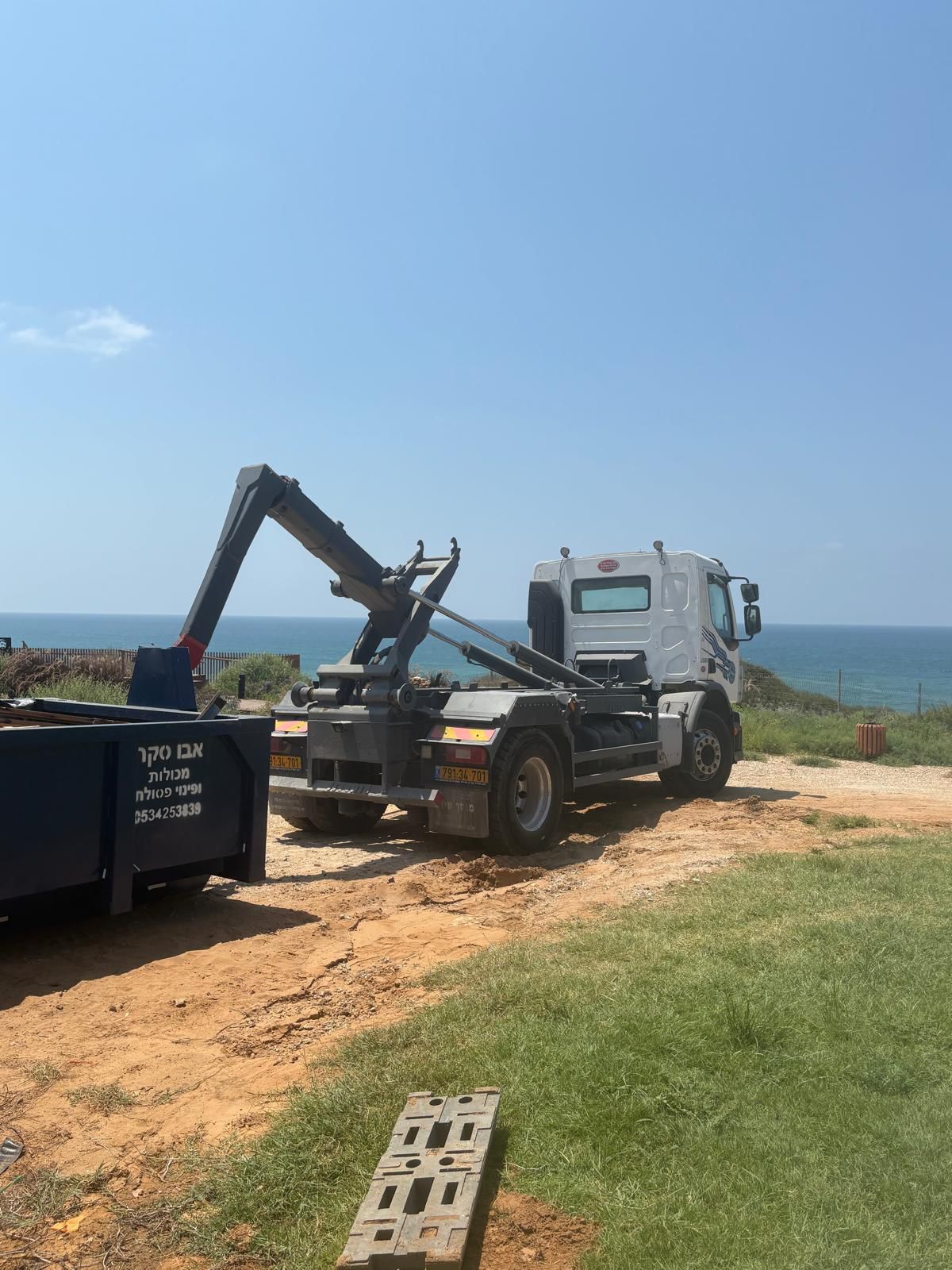 תמונה שצולמה להמחשת העבודות של אבו סקאר מכולות לפינוי פסולת תמונה של אבו סקאר מכולות לפינוי פסולת