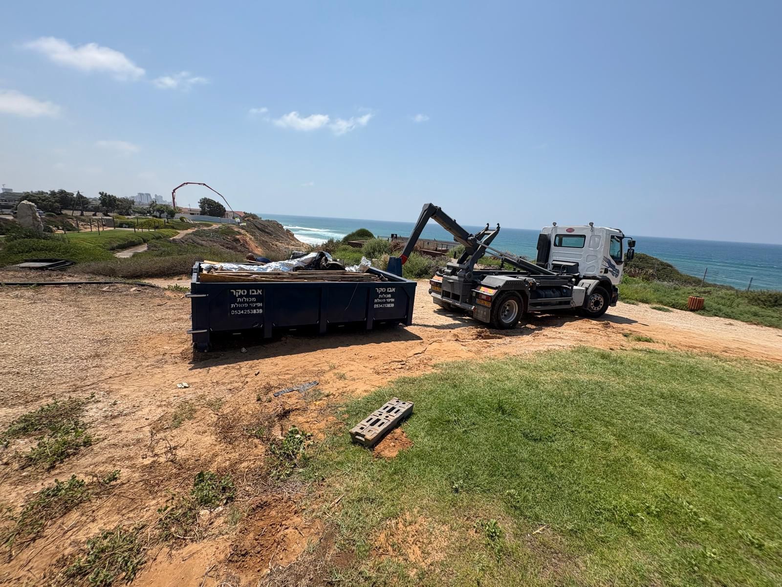תמונה שצולמה להמחשת העבודות של אבו סקאר מכולות לפינוי פסולת תמונה של אבו סקאר מכולות לפינוי פסולת