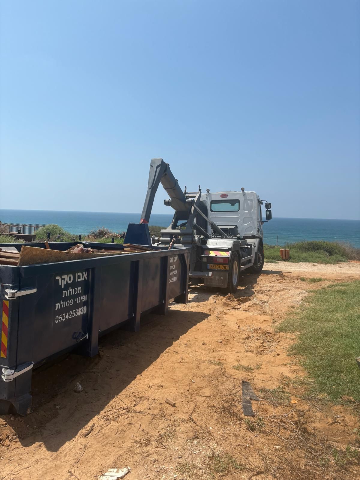 תמונה שצולמה להמחשת העבודות של אבו סקאר מכולות לפינוי פסולת תמונה של אבו סקאר מכולות לפינוי פסולת