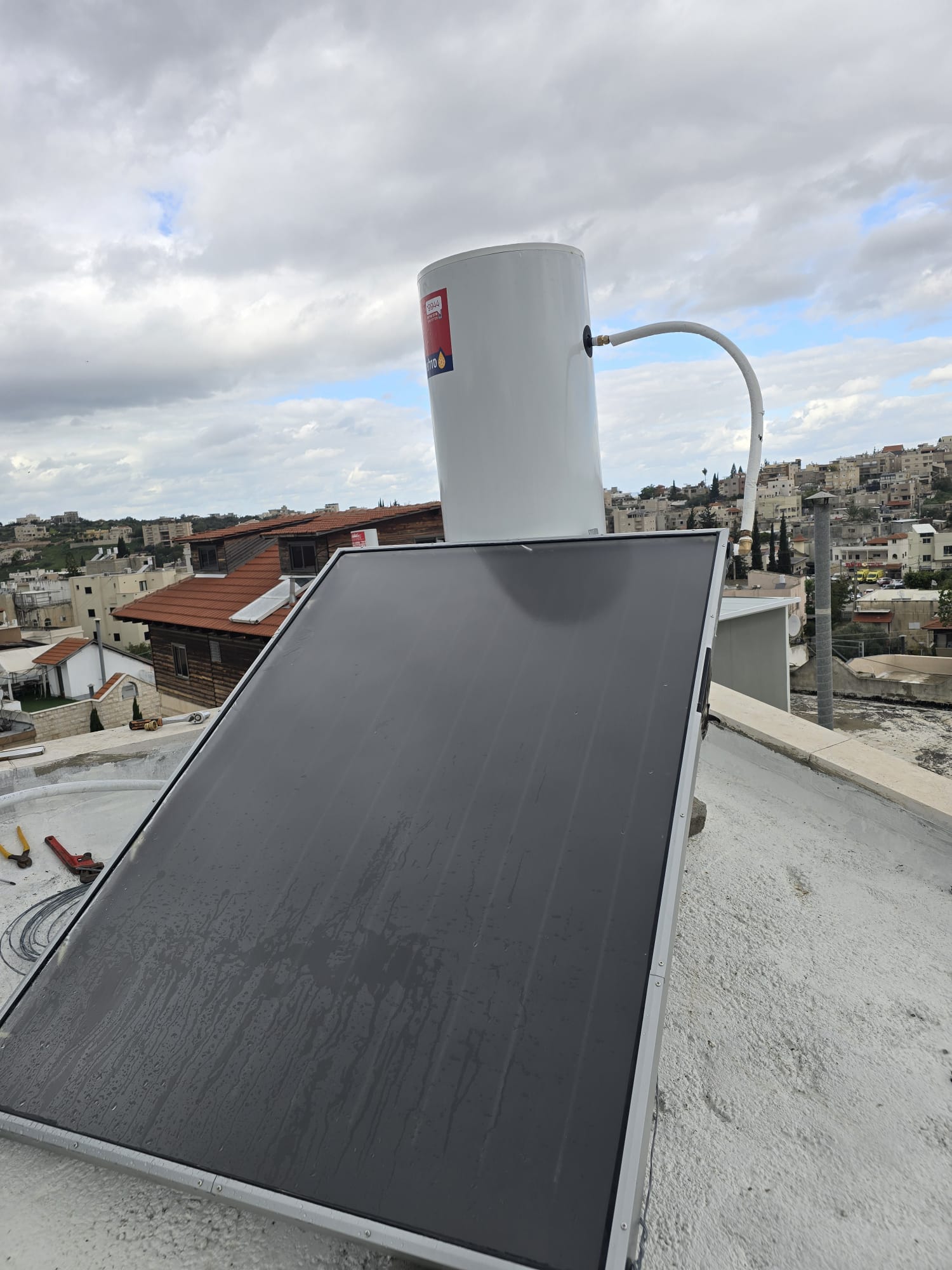 תמונה שצולמה להמחשת העבודות של אנדול התקנה מכירה ותיקונים דודי שמש תמונה של אנדול התקנה מכירה ותיקונים דודי שמש