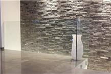 תמונה שצולמה להמחשת העבודות של ארנוביץ רפי - 2 מעקות מזכוכית